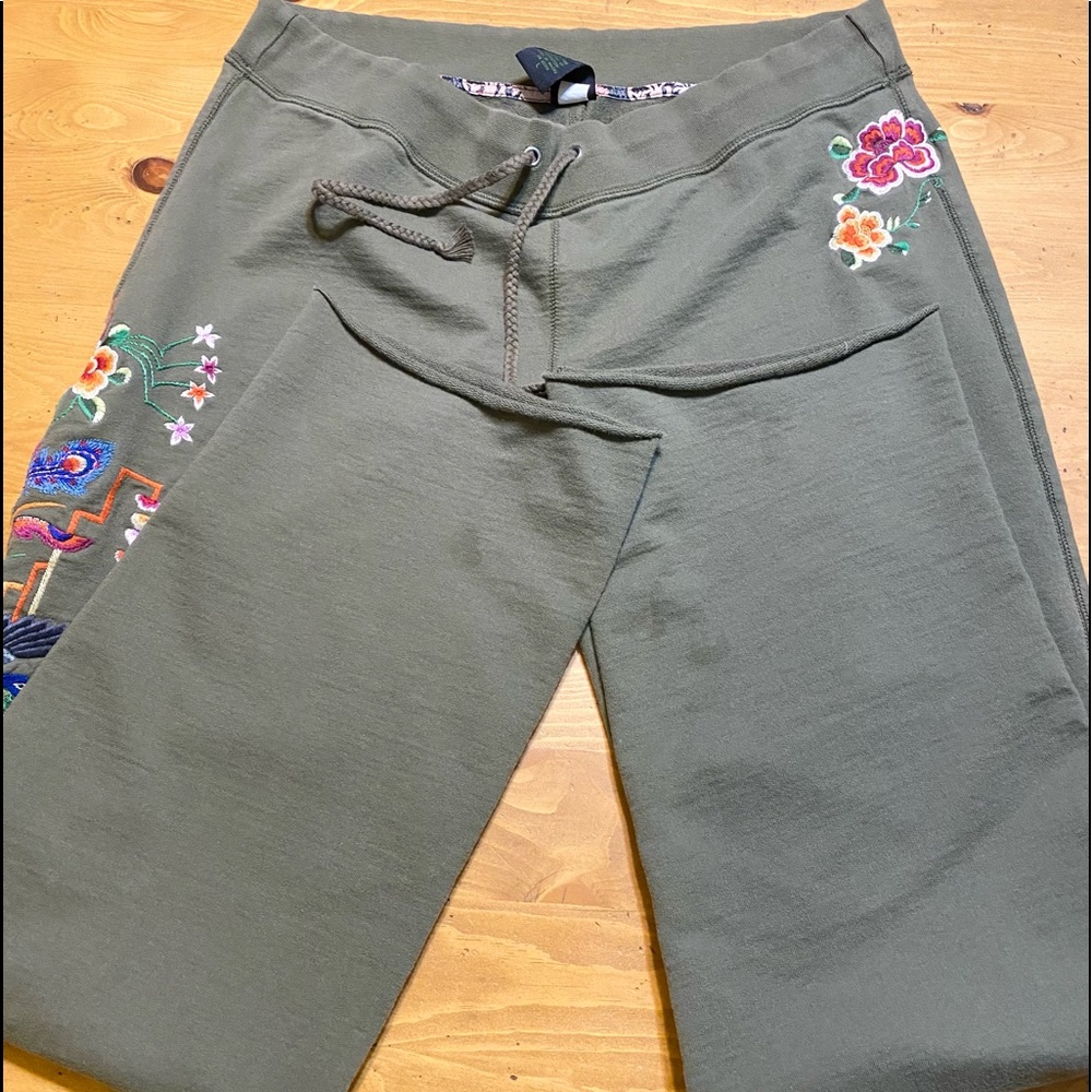 Lucky embroidered sweat pants size large
